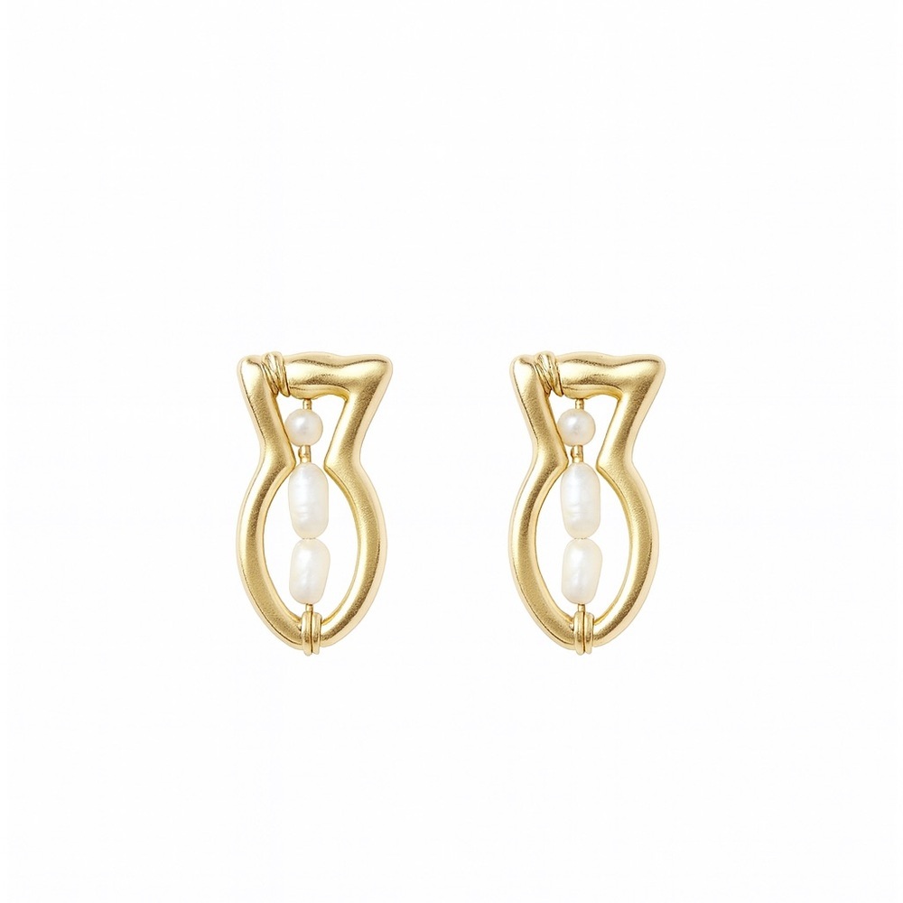 ⚜️ Elegant Minimalist Gold and Pearl Earrings 🐠